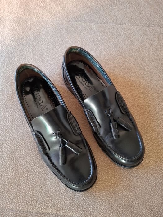 Sapatos clássicos em pele