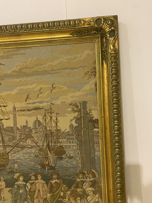 Grande Tapeçaria Com Moldura Dourada 220cm
