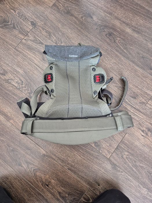 BabyBjörn Harmony 3D Mesh – zielone nosidełko, stan bardzo dobry