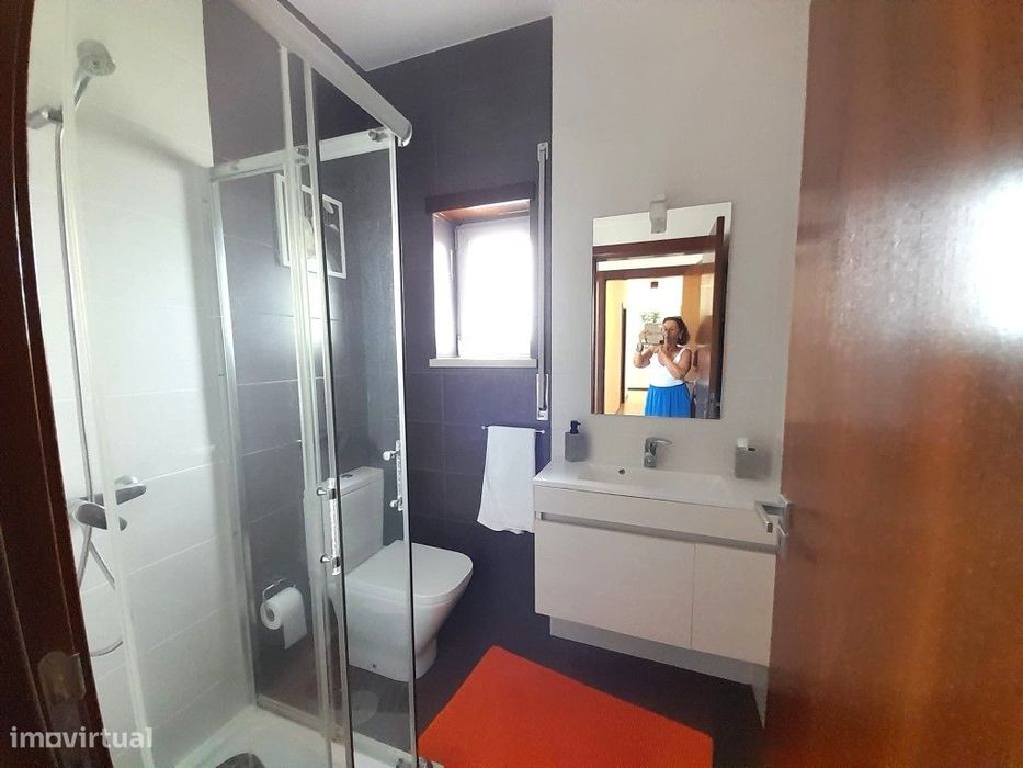 Apartamento T2 para arrendar ao ano, condomínio com piscina e lugar...
