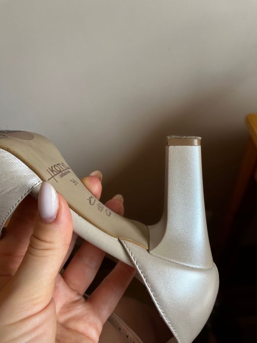 Czółenka ślubne Kotyl