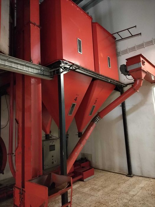 Conjunto de 10 silos com sistema de pesagem e mistura