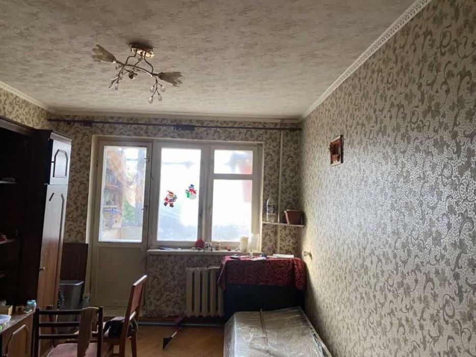 Продам 2 к. квартиру метро Салтівська 15 хв пішки