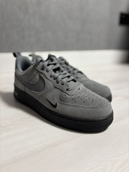 Чоловічі кросівки Nike Air Force 1 07 LV8