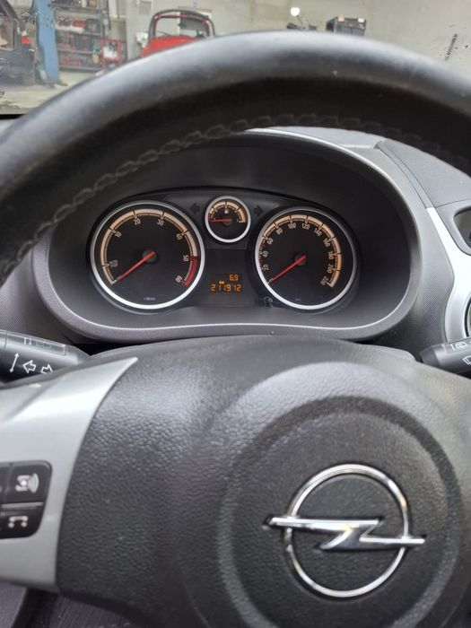 Opel corsa 2010 90cv