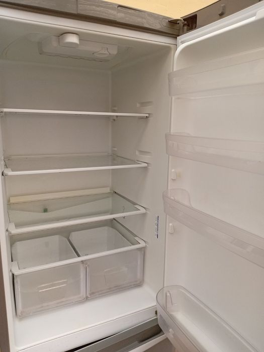 Холодильник Індезіт 2500 грн