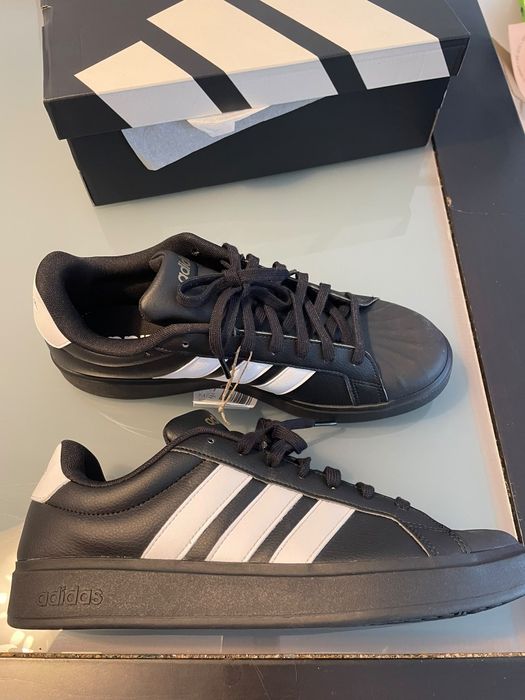Tenis Adidas Streefalk