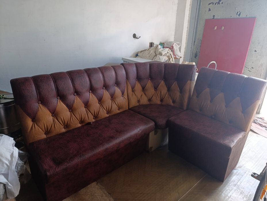 Диван, уголок на кухню