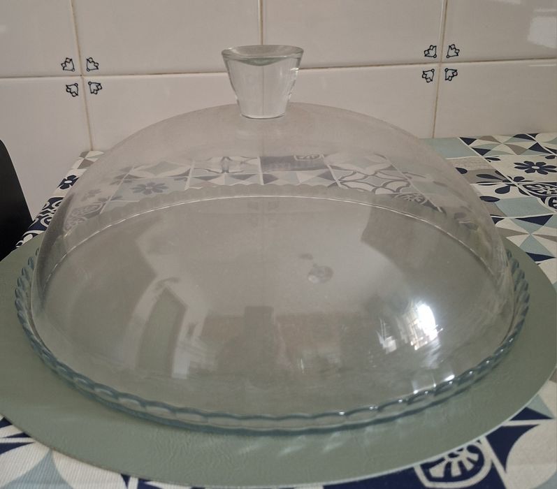 Prato para bolos em vidro com tampa