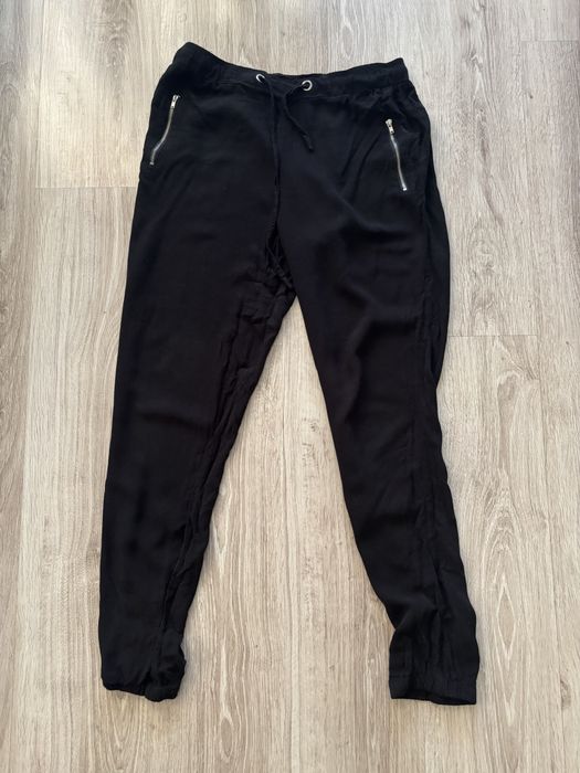 Czarne przewiewne spodnie