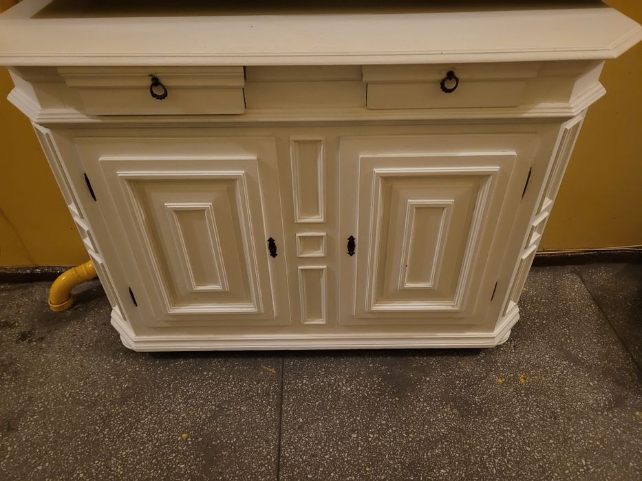 Biała Komoda drewniana