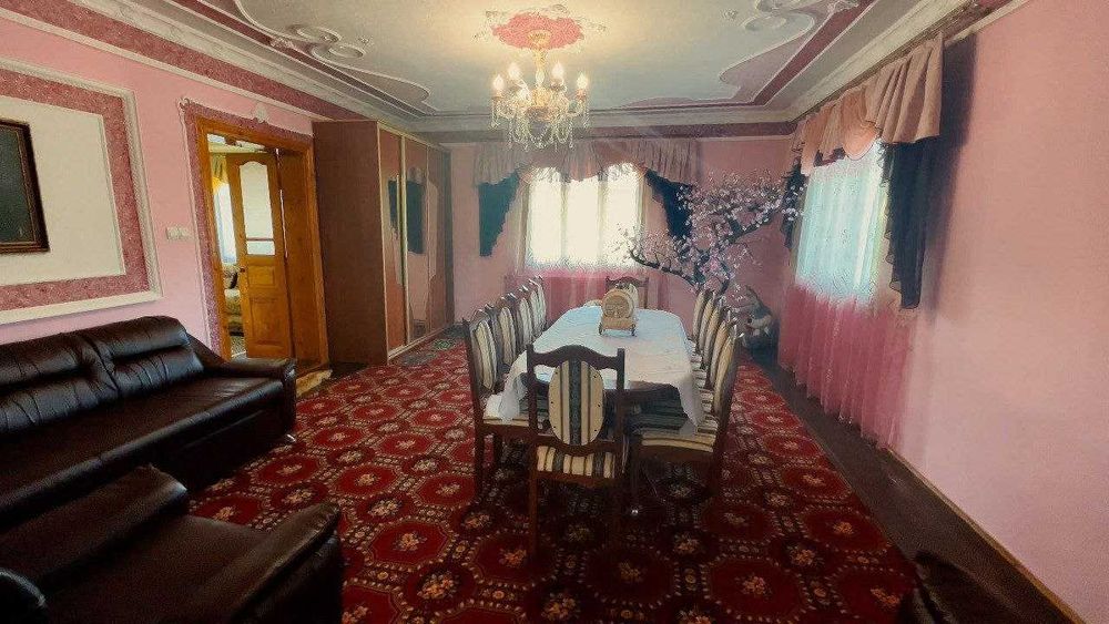Продається будинок з ділянкою і меблями