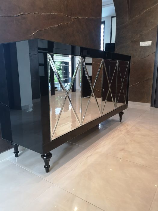 Ekskluzywna lustrzana komoda. Faza.Czarny lacobel