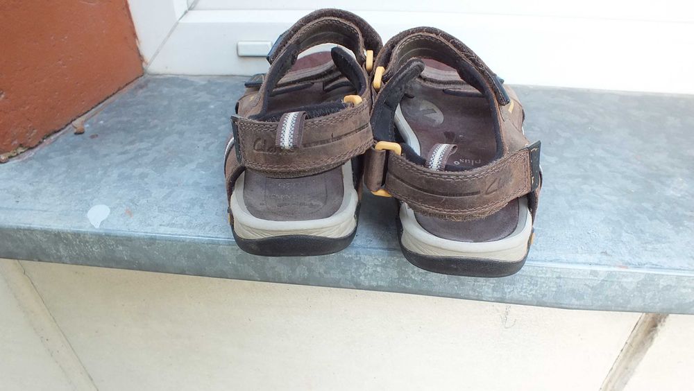 Super sandały skóra marki Clarks plus w roz 44 1/2