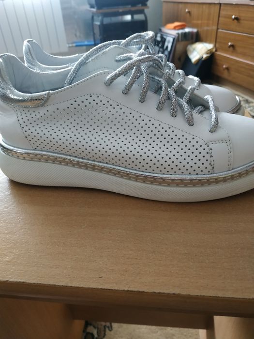 Białe buty skórzane rozm.36 Venezia