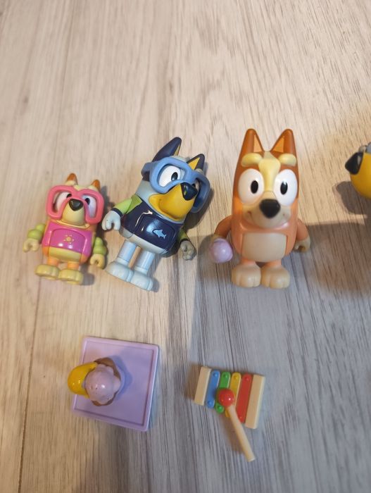 Zestaw figurek bluey i bingo