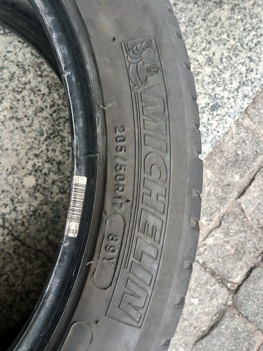 2 pneus 205 50 r17 Michelin
