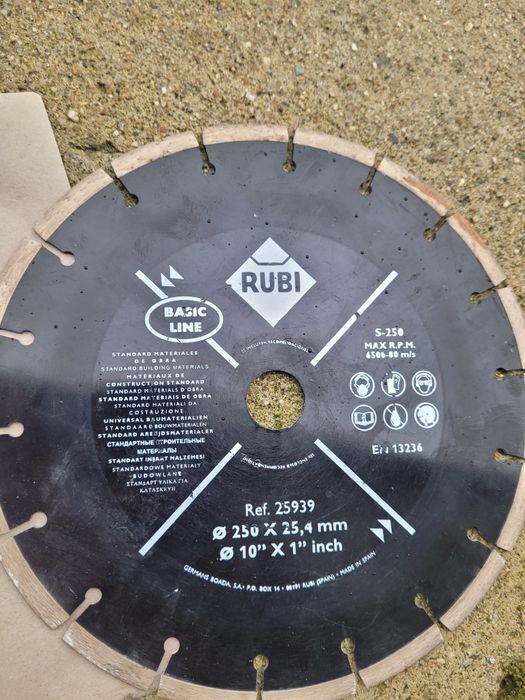 Discos  grandes e pequenosde pedra