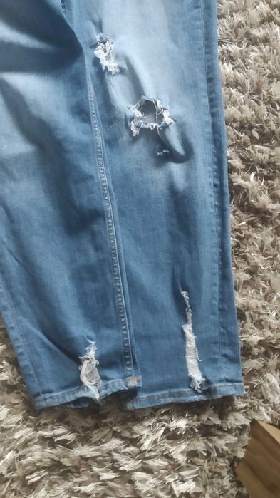 Jeansy dziury skiny Divided r.L