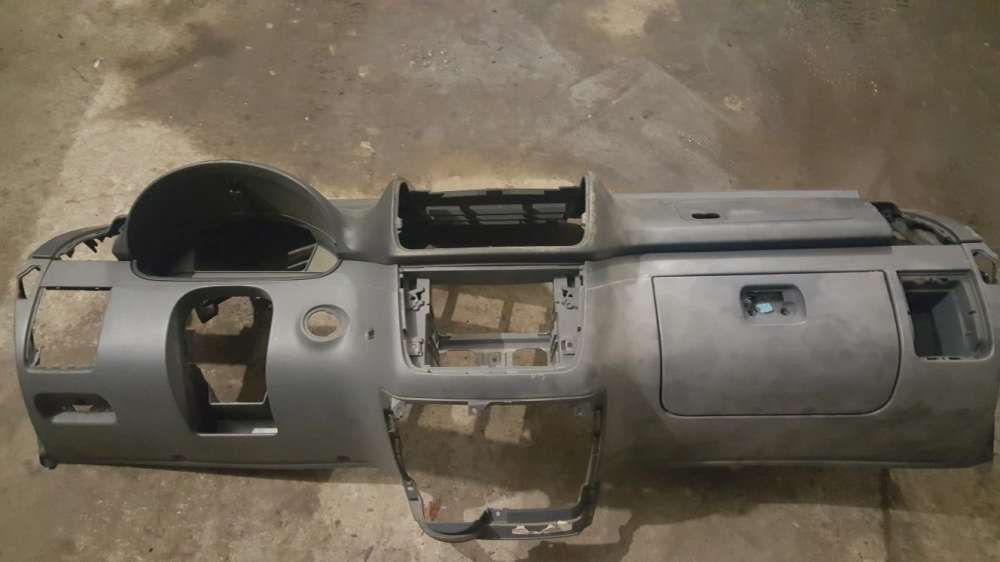 Продам панельку мерседес бенс і обшивки на дверки