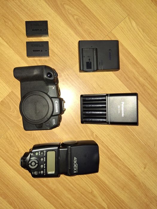 Canon RP corpo + 2 baterias + flash C 430EXII + pilhas recarregáveis