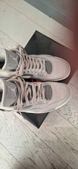 Jordan 4 frozen moments