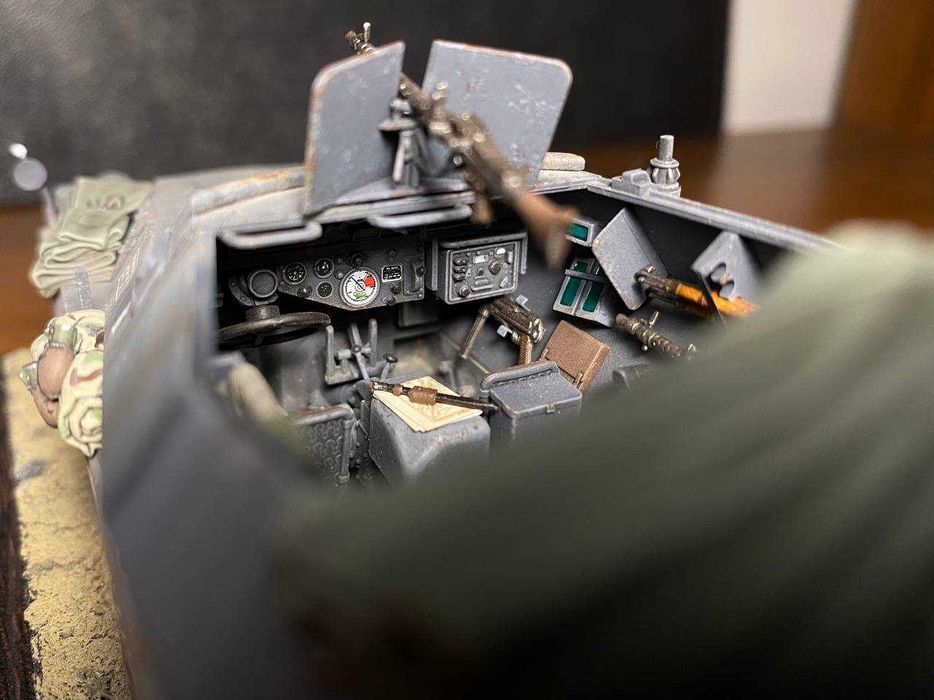 Niemiecki pojazd Sd.Kfz. 250/1 w skali 1:35.