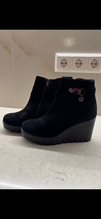 Натуральні нові зимові черевики