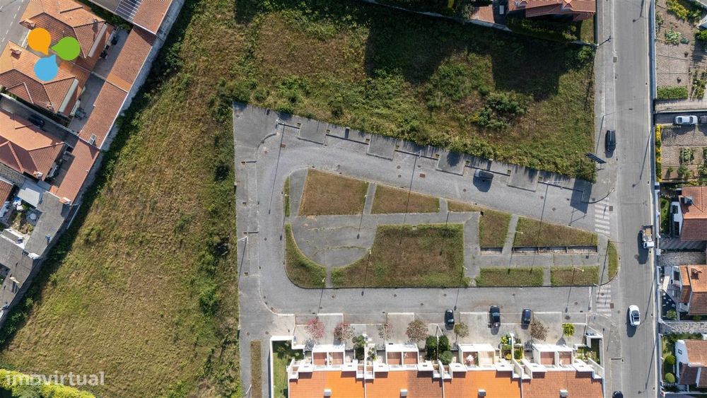 Land Plot for Sale in Castêlo da Maia, Maia