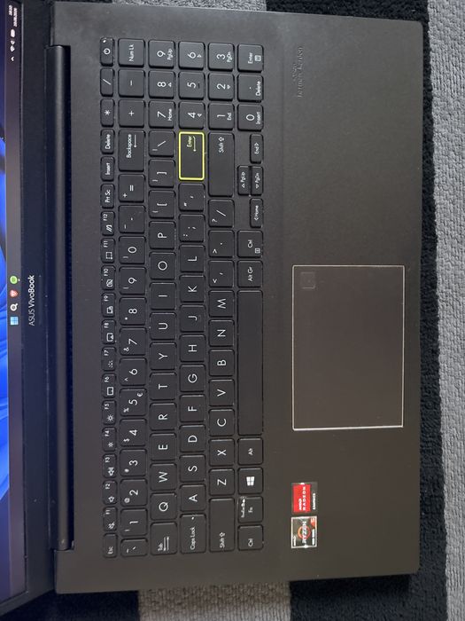 Laptop Asus Vivobook 15 (Z pudełkiem i zestawem kabli)