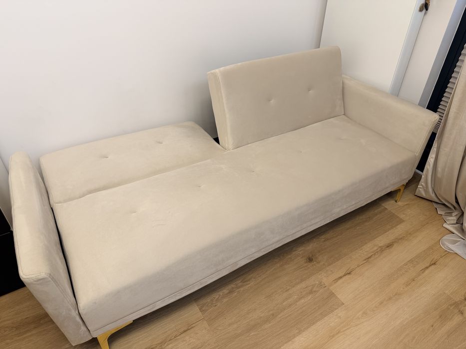 Beżowa Wygodna sofa trzyosobowa z funkcą spania