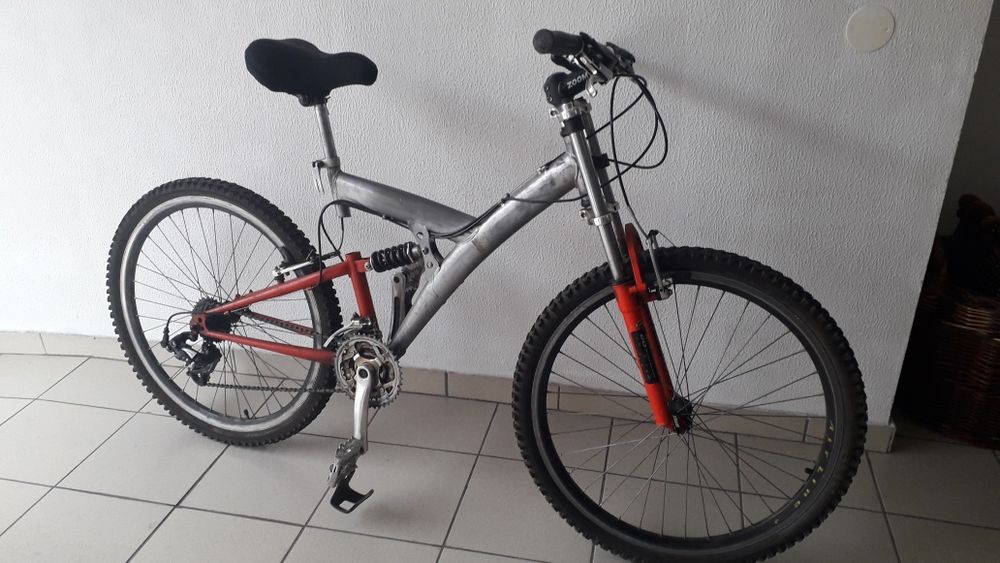 Bicicleta dupla suspensão com aro 26