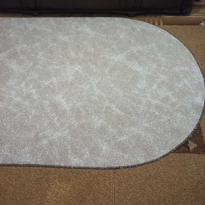 Овальный ковер на пол размер 1,42 х 2,55 метра, бежевый.