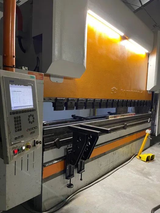 WYPAŁKI,CIĘCIE STALI CNC, MARKI, FORMATKI, WYPALANIE BLACH, OBRÓBKA STALI CNC, Prasa krawedziowa