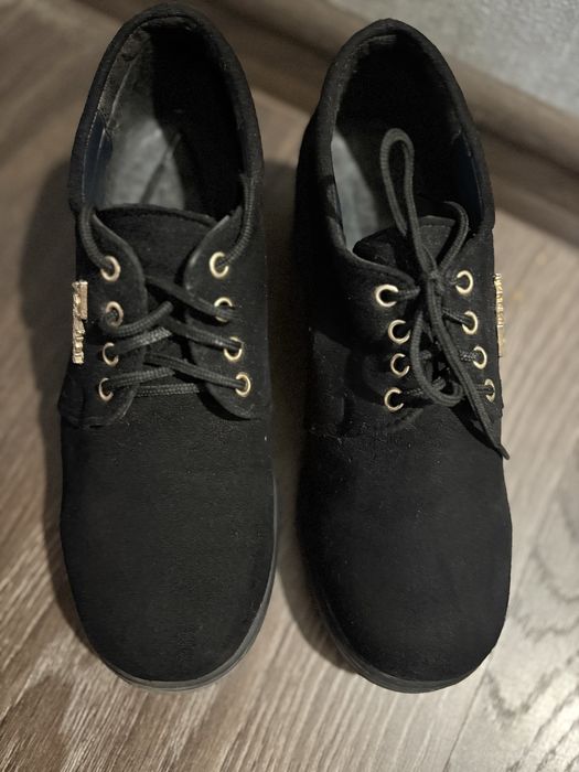 Замшеві туфлі на шнурівці