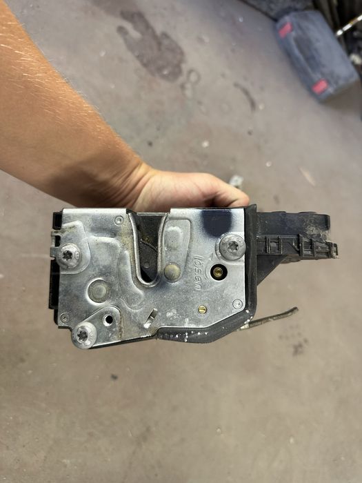 Замок двери передний пассажирский bmw e46