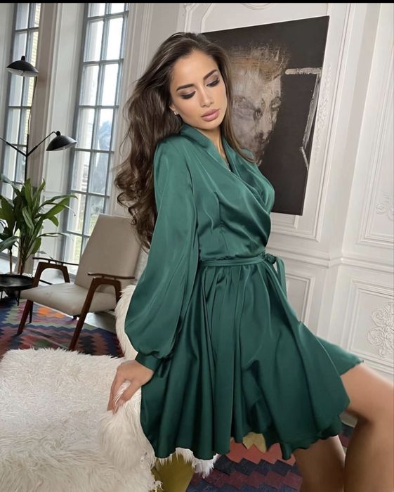 Жіноча коротка шовкова сукня. Колір: смарагдова. Розмір: 42-46.