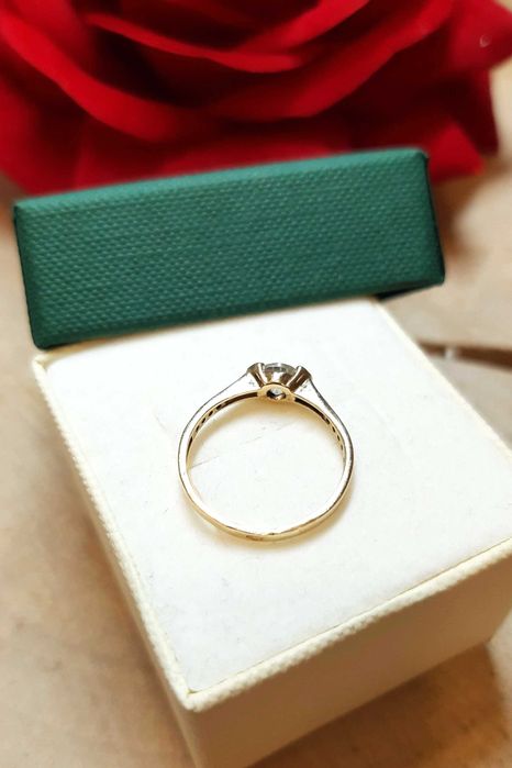 Złoty pierścionek p.585/1,39g