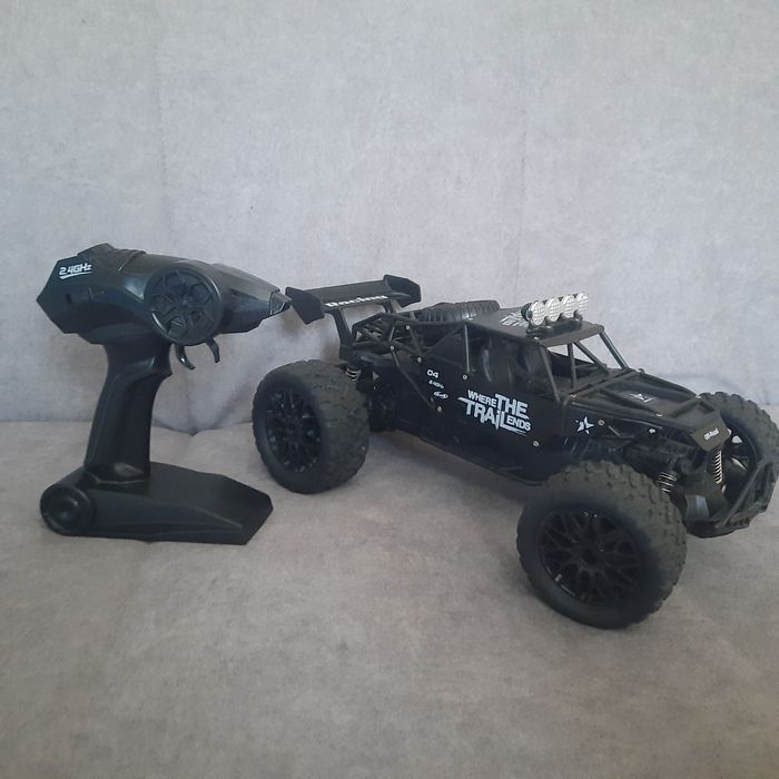 Джип на радіокеруванні