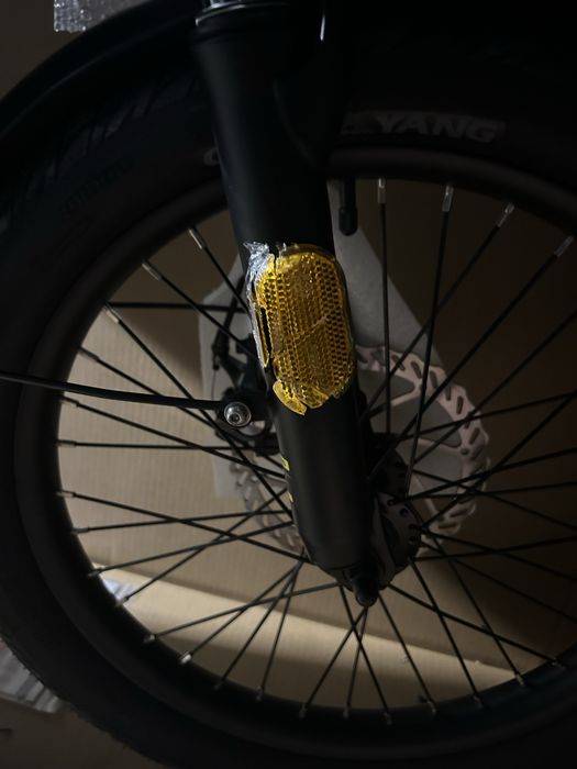 Bicicleta Elétrica com motor + cesto + capacete + cadeado