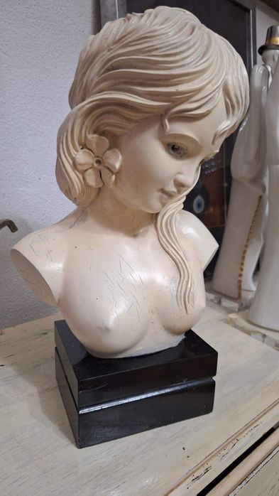 Busto com base preta