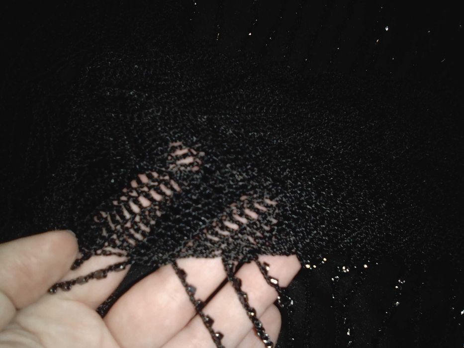 Sukienka z koronki szydełkowej z koralikami marki Phase Eight