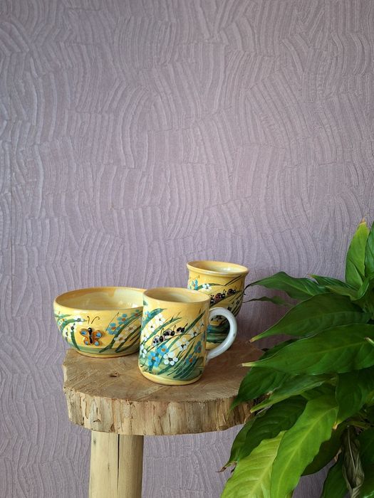Ręcznie wykonany zestaw ceramiczny – miska, 2 kubki, kwiaty, biedronki