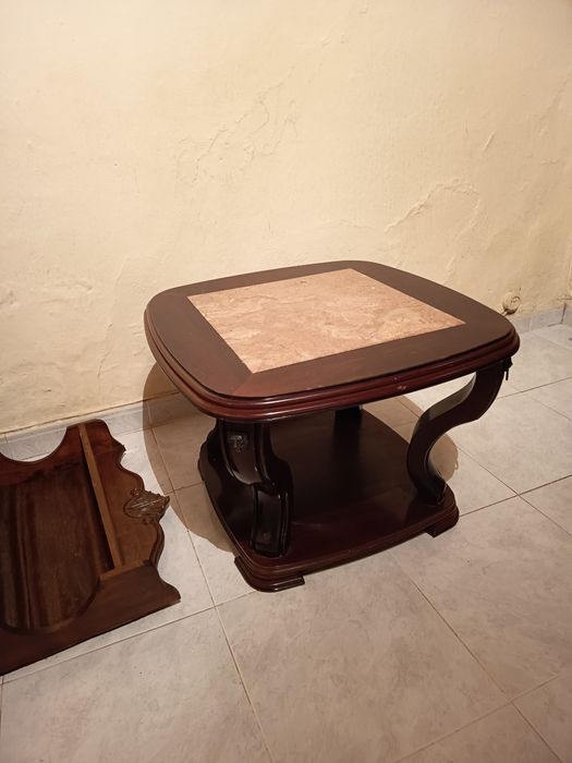 Mesa de sala de estar com pedra