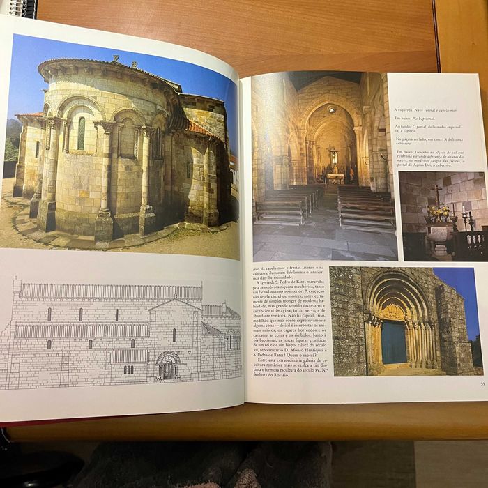 Júlio Gil / Nuno Calvet - As Mais Belas Igrejas de Portugal (2 vols.)