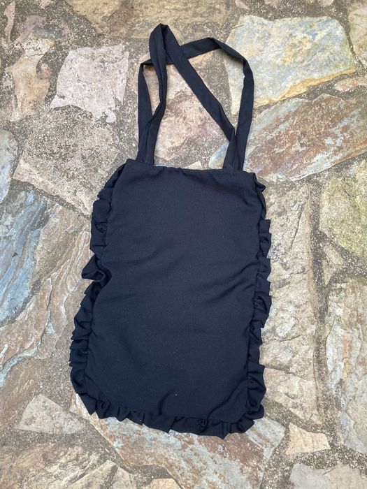 saco preto com folhos feito à mão