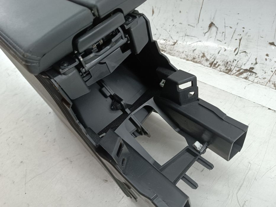 Consola de apoio de braço - PEUGEOT 308 III