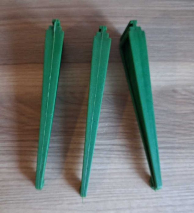 Nogi plastikowe do stojaka na małą choinkę