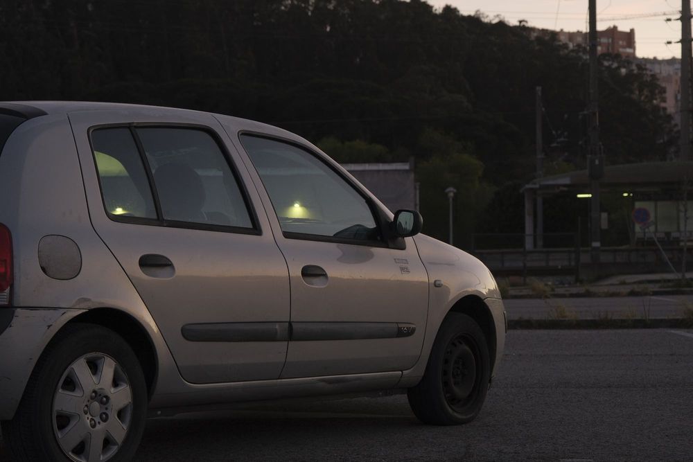 Renault Clio 1.2 16V 2004 Cinzento troco por mota preferencialmente