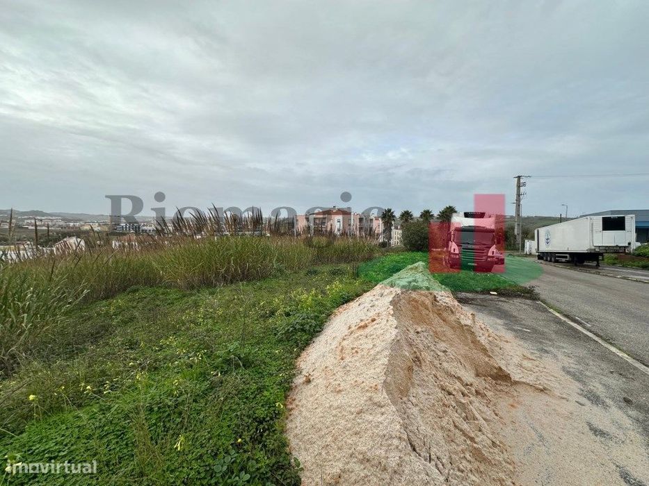 Lourinhã - Lote de Terreno para Construção Prédio de Habitação, Com... — Lourinhã E Atalaia, Lisboa